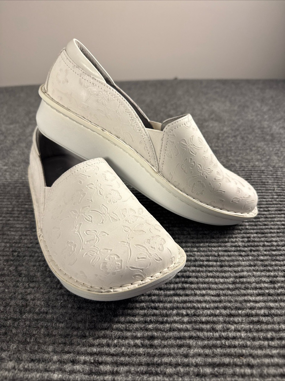 Alegria Debra Wms 41 10.5-11  Floral Classic White Leather Slip On Nursing Shoes
